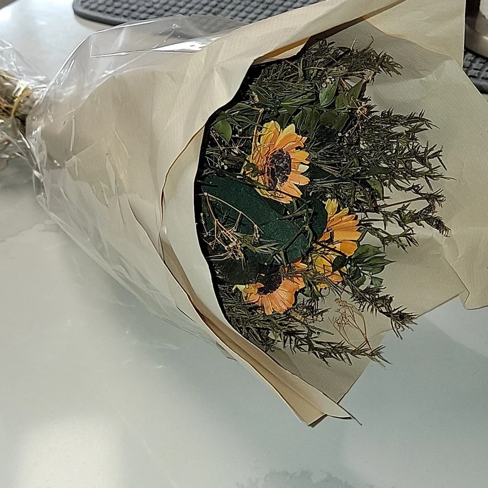 Floral Bouquet, Sunflowers (8-9 in. long)
